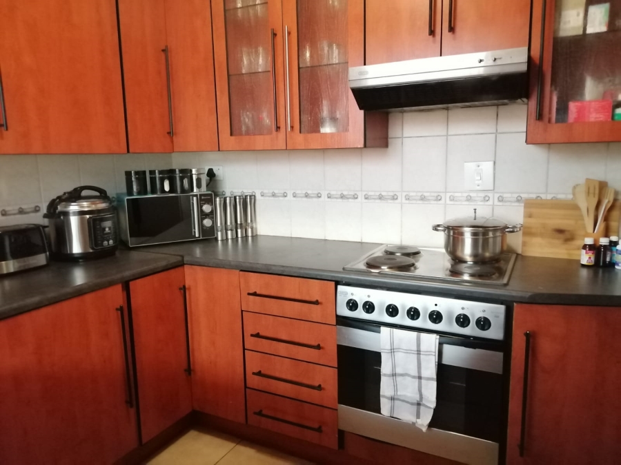 2 Bedroom Property for Sale in Tlhabane West North West